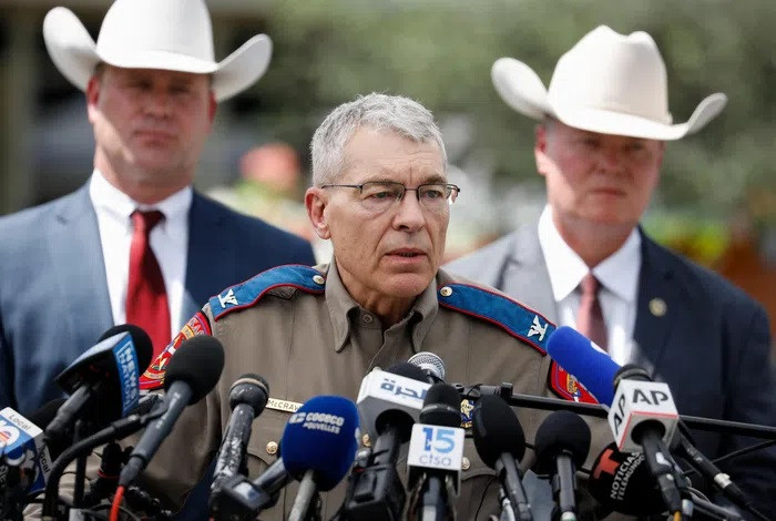 Học sinh vụ xả súng Texas gọi 12 cuộc gọi cầu cứu trong 40 phút